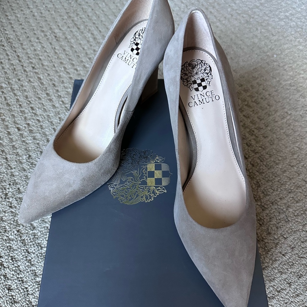 Vince Camuto Women's 8.5m Beige Suede Heels